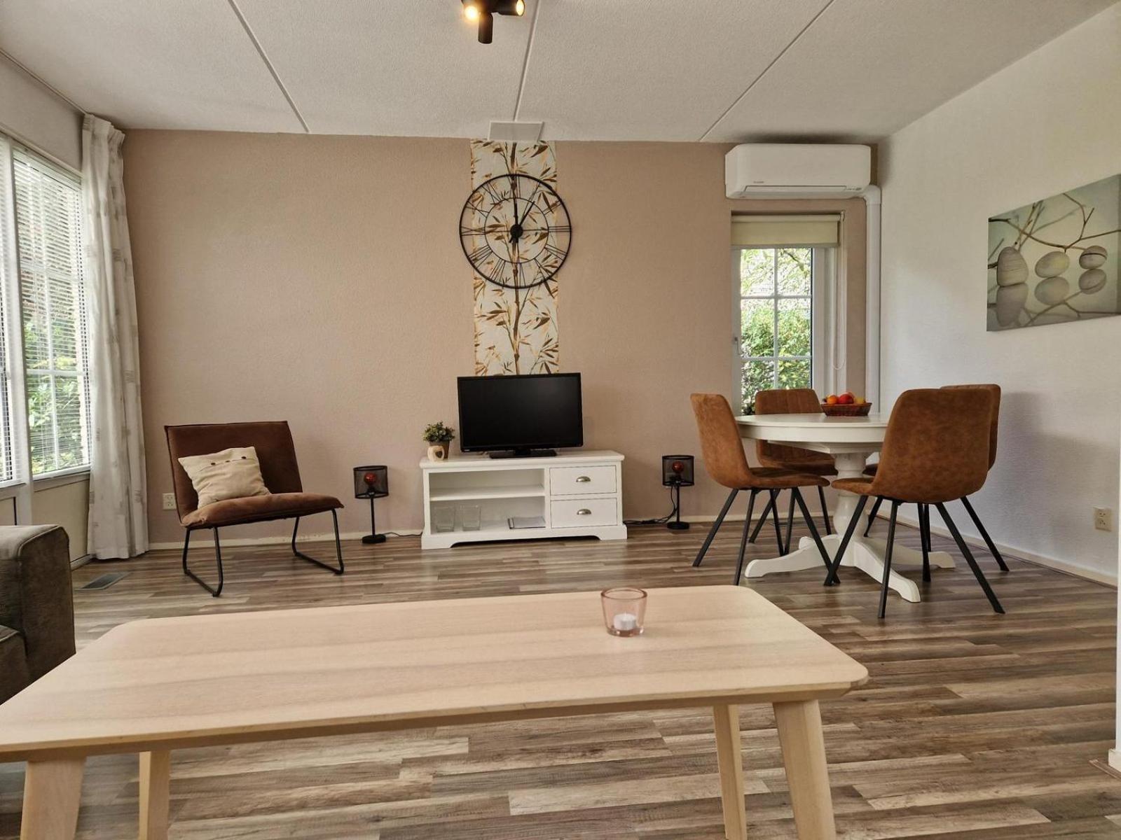 Bungalow - 6 Personen Gelegen In De Nabije Omgeving Van Avonturenpark Hellendoorn En De Prachtige Sallandse Heuvelrug En Eelerberg Exterior foto